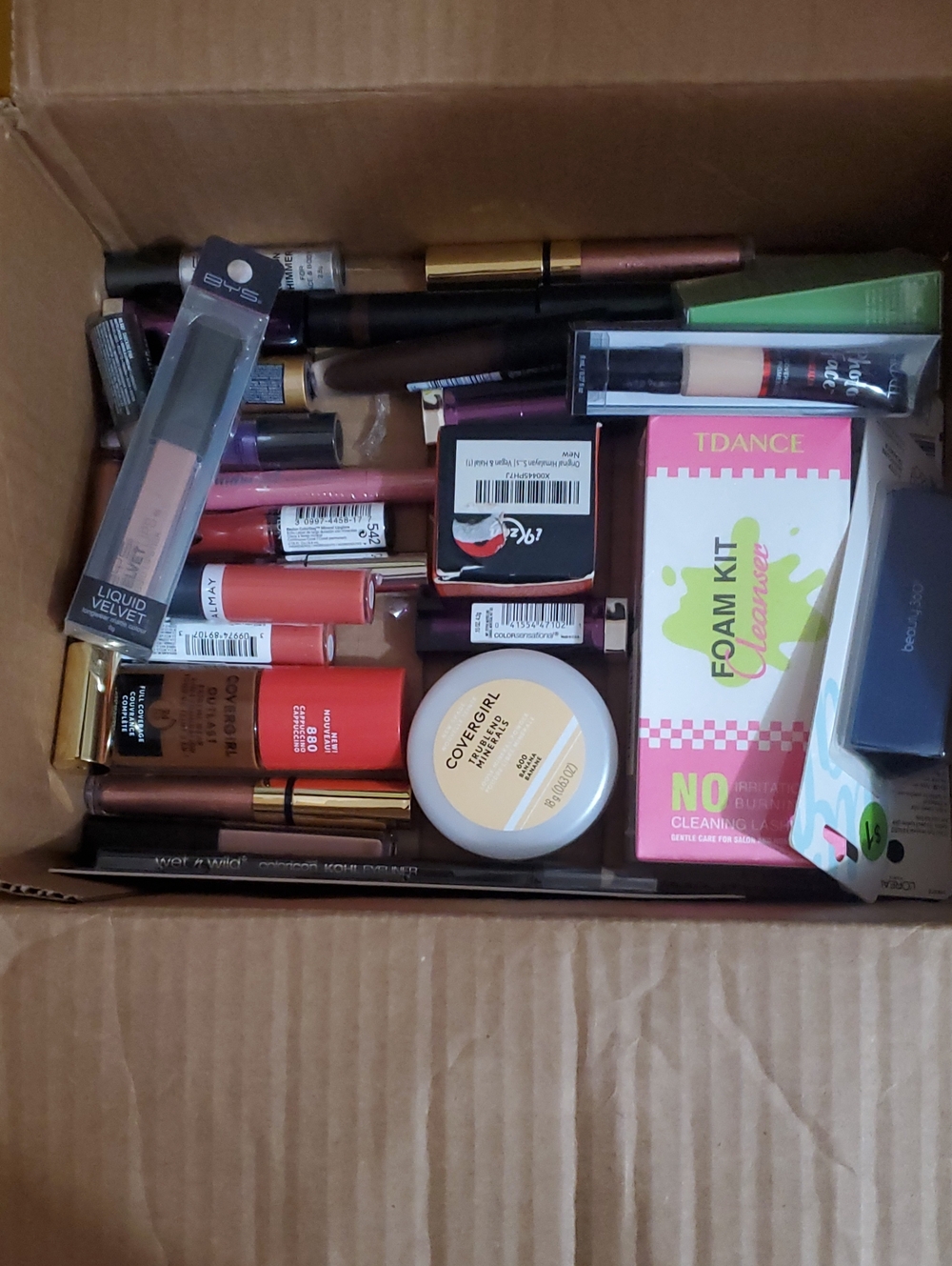 Assorted Makeup Collection - Picture 1 of 6